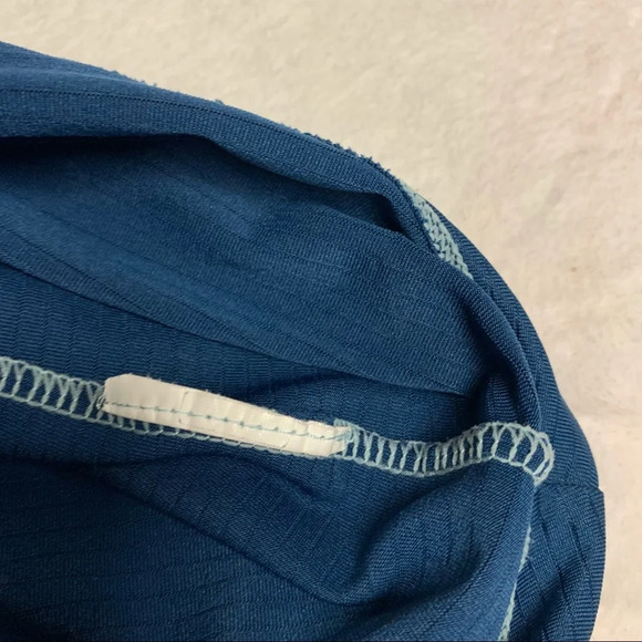 Old Navy active semi fitted workout top size XS - Picture 5 of 7